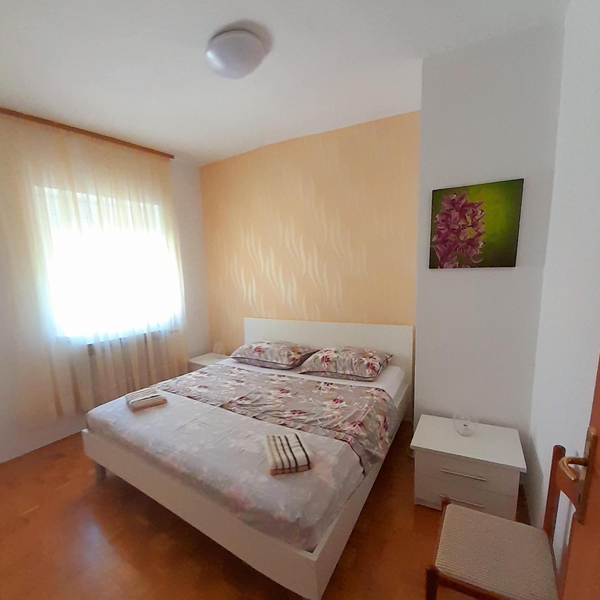 Apartment Ema *