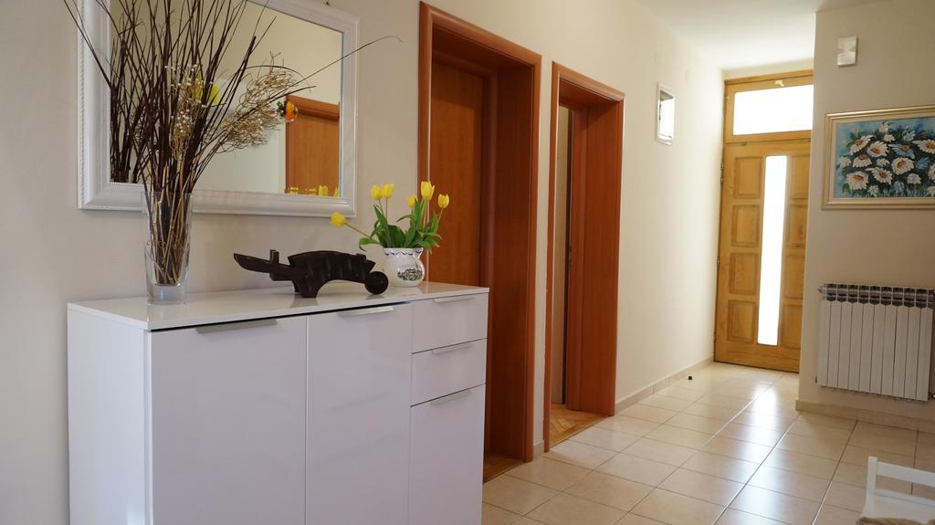 Apartment Ema *